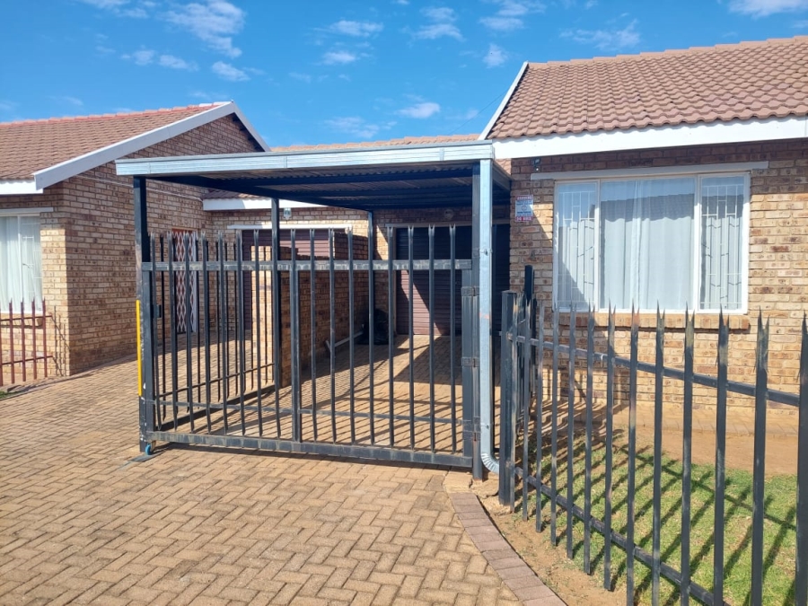 To Let 2 Bedroom Property for Rent in Meiringspark North West